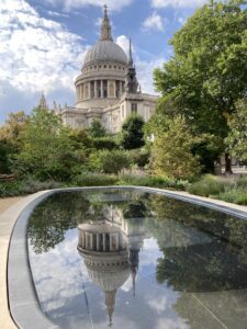 city-of-london-st-pauls-reflection-garden
